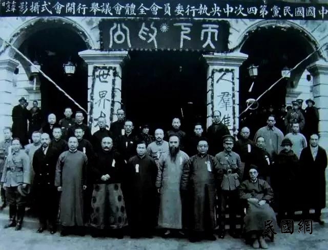 谭延闿（前排左7）出任国民政府主席.jpg