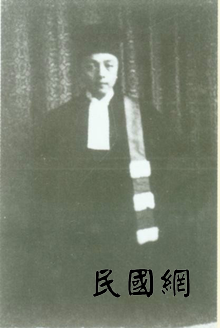 1925年，刘半农获博士学位时的毕业照