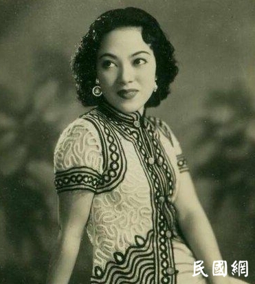 这个绝美女星唱红了〈夜来香〉，差点被枪决，后成国会议员
