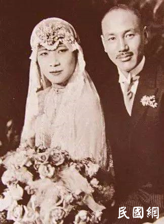 前尘往事：两休三娶，蒋介石换妻为"革命"