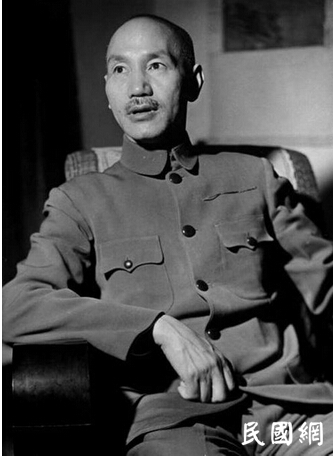 在民主与独裁的边缘，蒋介石为何输掉一手好牌