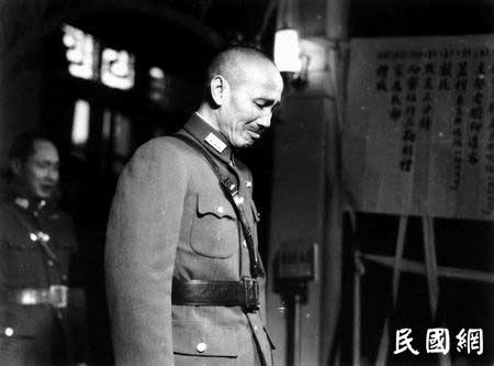 抗战期间压力巨大，蒋介石曾两度想自杀