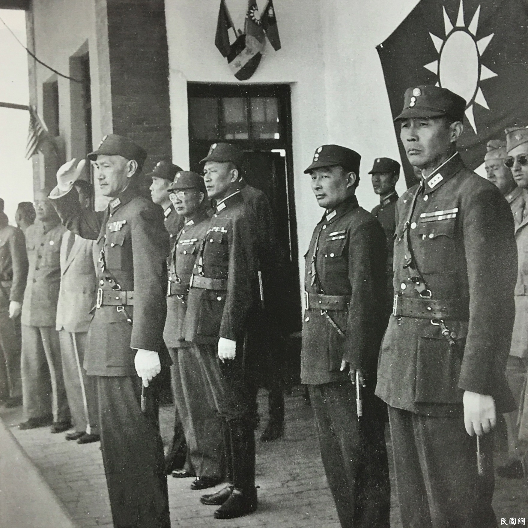 抗战期间压力巨大，蒋介石曾两度想自杀